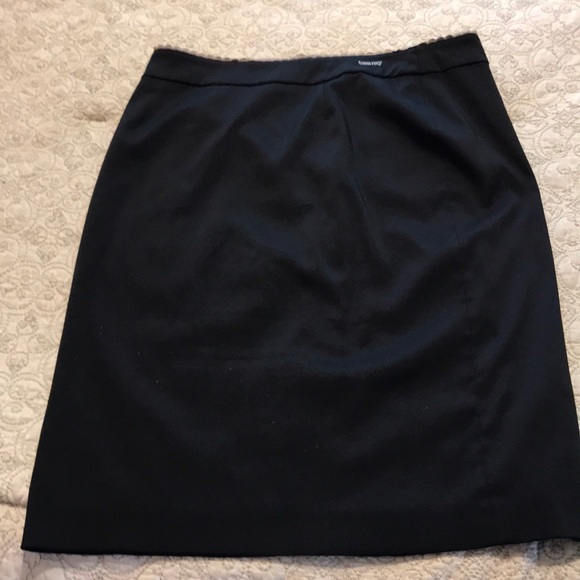 $8 FINAL CLEARANCE - Tommy Skirt - Picture 4 of 7